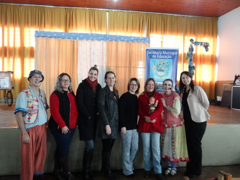 SECRETARIA DE EDUCAÇÃO PROMOVE FEIRA DO LIVRO